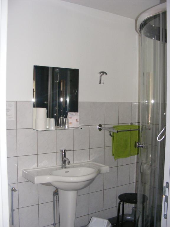 Les Boucles De Meuse Hotel 3 Etoiles Monthermé Екстериор снимка