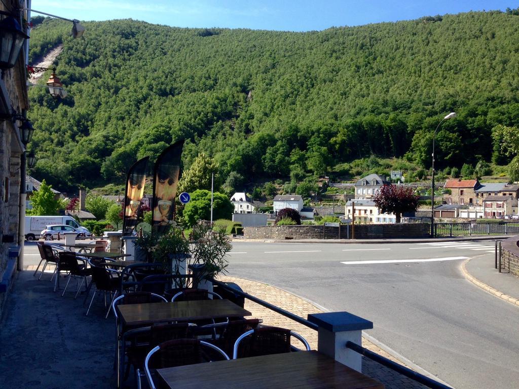 Les Boucles De Meuse Hotel 3 Etoiles Monthermé Екстериор снимка
