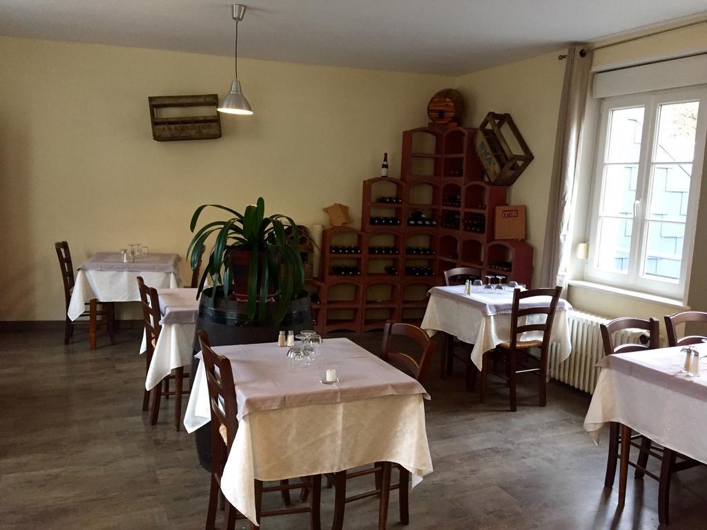 Les Boucles De Meuse Hotel 3 Etoiles Monthermé Екстериор снимка