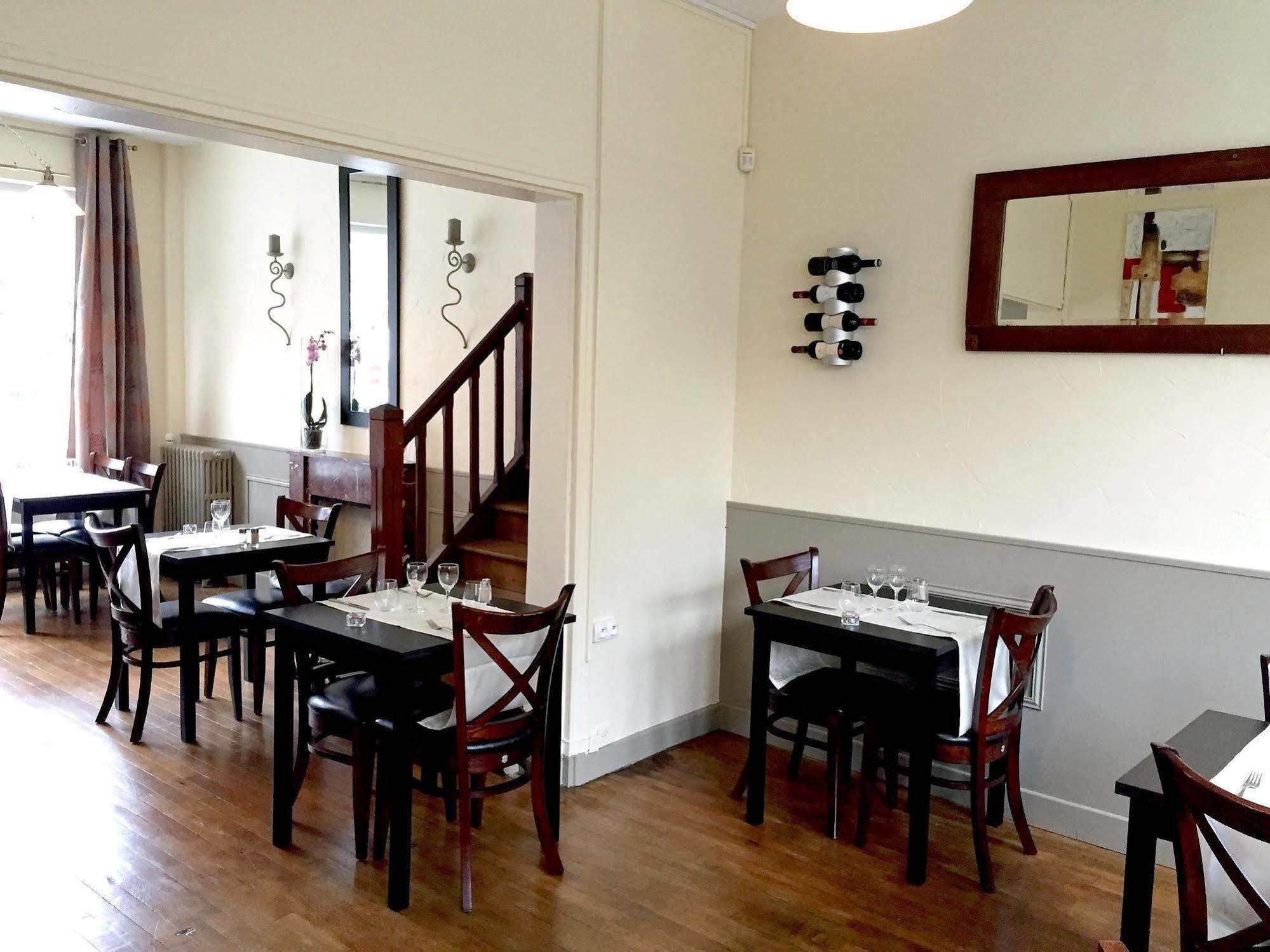 Les Boucles De Meuse Hotel 3 Etoiles Monthermé Екстериор снимка
