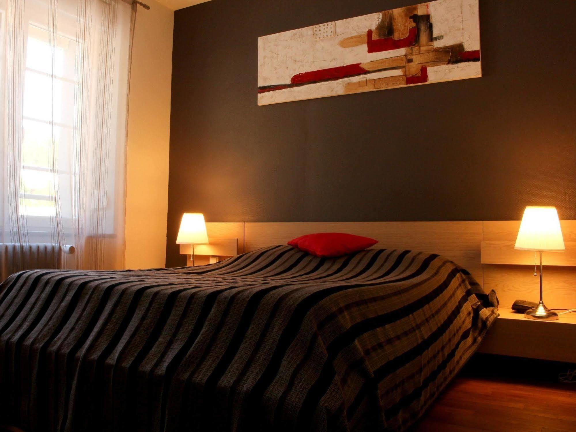 Les Boucles De Meuse Hotel 3 Etoiles Monthermé Екстериор снимка