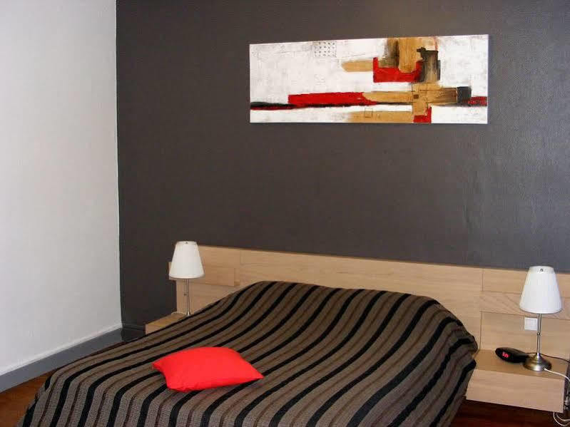 Les Boucles De Meuse Hotel 3 Etoiles Monthermé Екстериор снимка