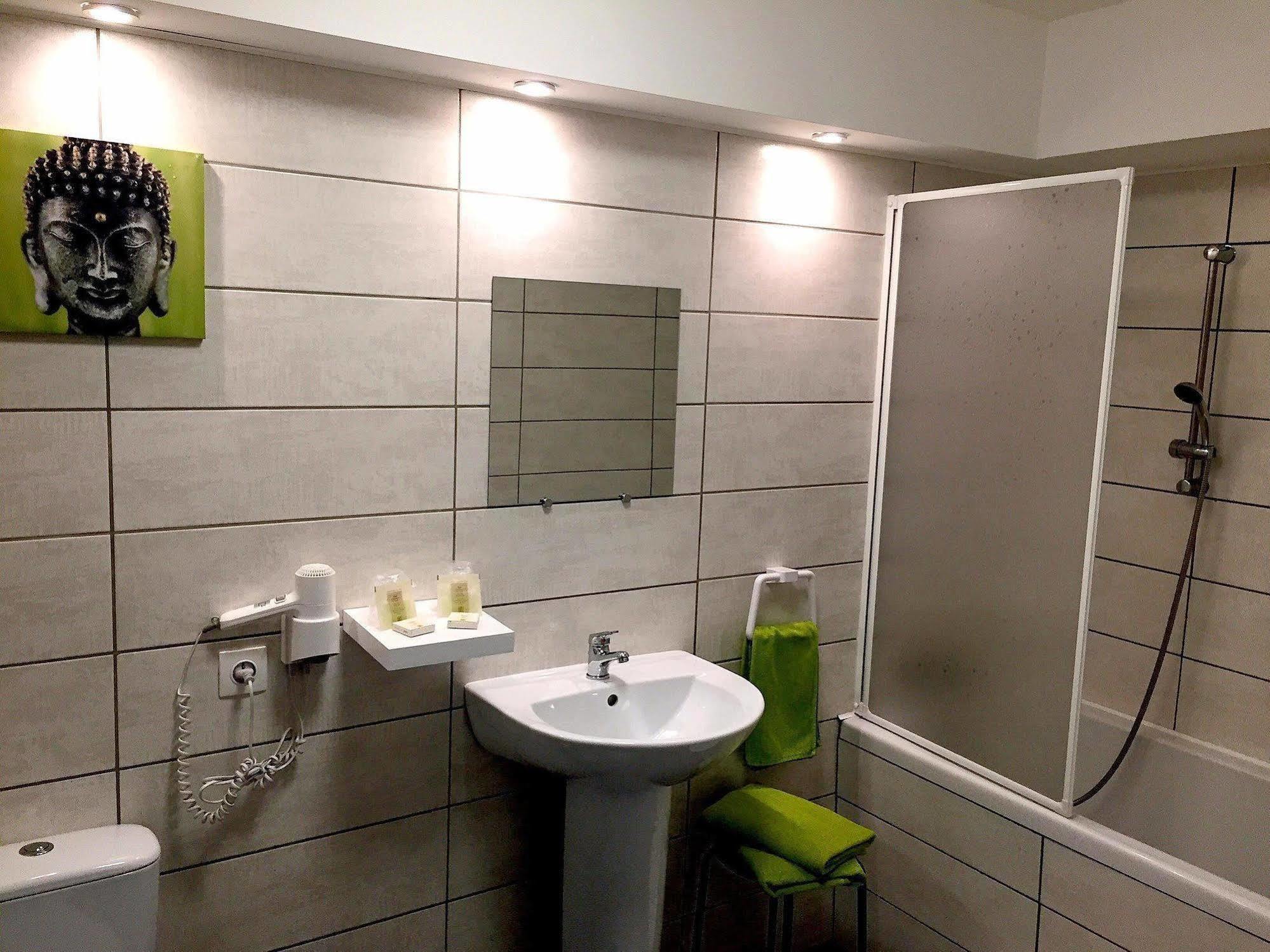 Les Boucles De Meuse Hotel 3 Etoiles Monthermé Екстериор снимка